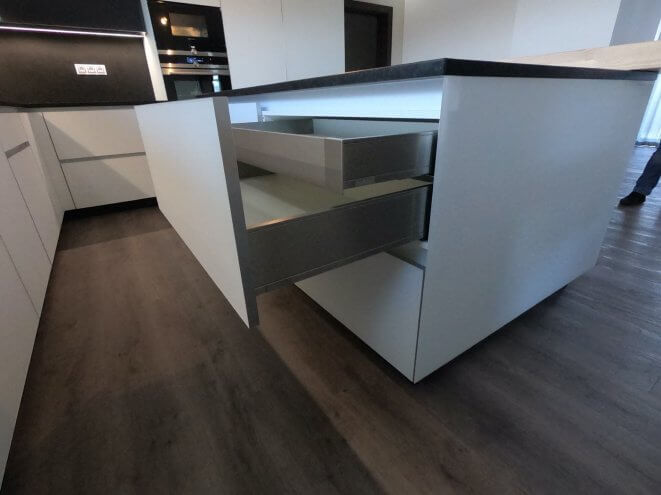 montáž, montaz, montáže kuchyně, kuchyně montáž, montáže kuchyní, návrhy kuchyní, černá kuchyň, bílá kuchyň, kuchyně české budějovcie, kuchyně praha, matná kuchyň, výroba kuchyní, poptávka kuchyní, kuchyň, kuchyne, kuchyně na míru, kuchyn, matná kuchyň, l